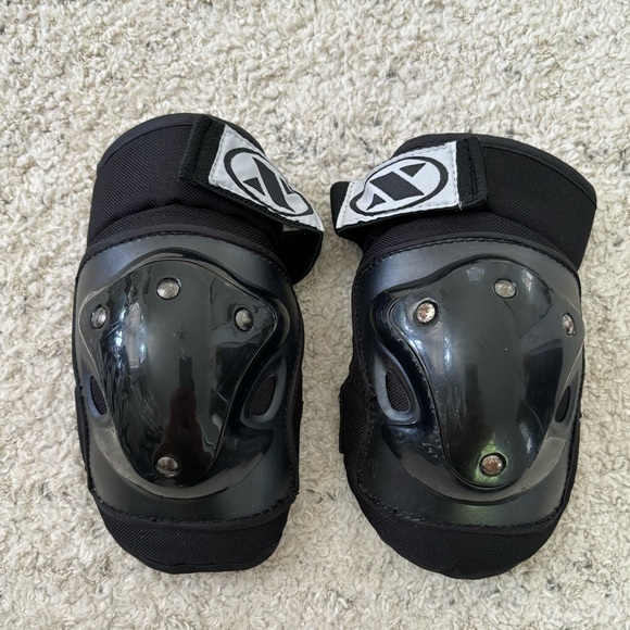 DBX Rollerblading Protective Gear - Picture 5 of 8